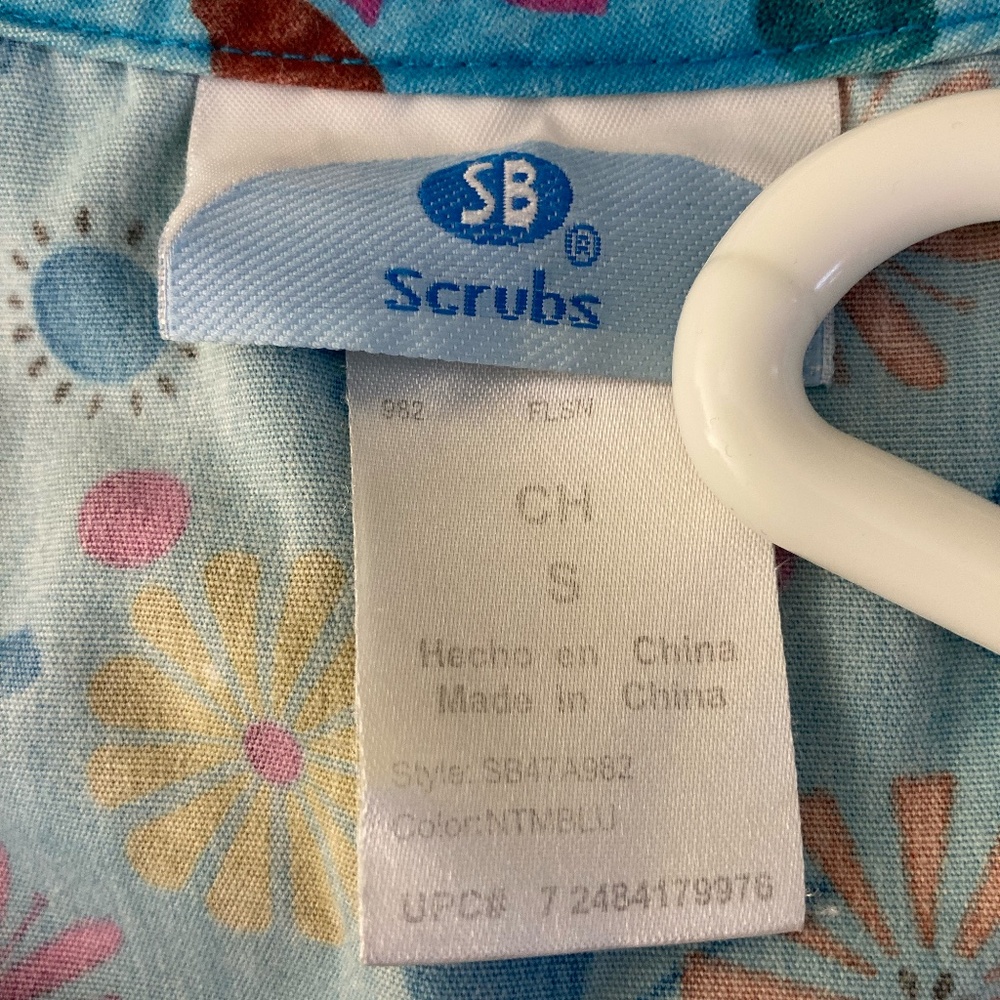 SCRUB TOP